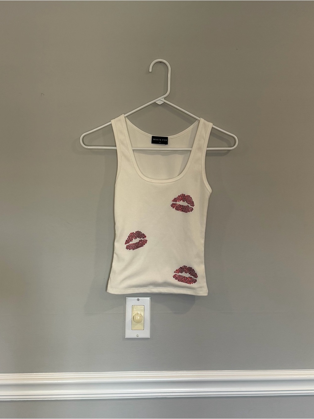 White Fox Ribbed Tank with Red Rhinestone Lips - Picture 2 of 6